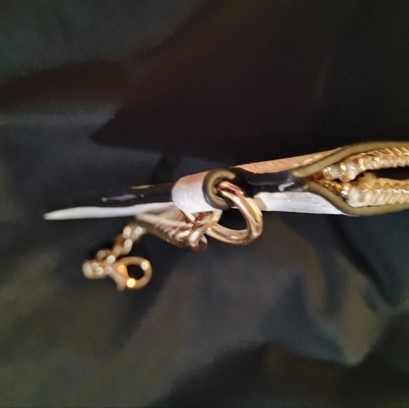 Aldo White Floral Wristlet with Gold Chain - Picture 4 of 4